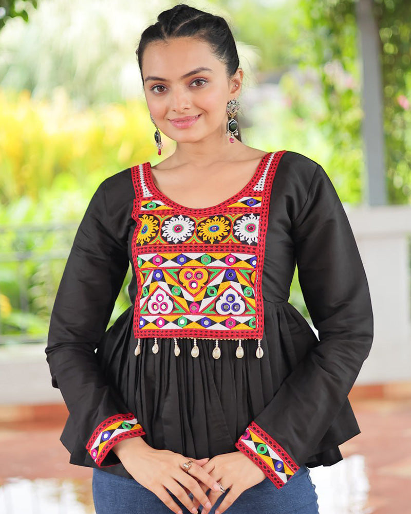 Black Color Roman Gamthi Work Navratri Kediya