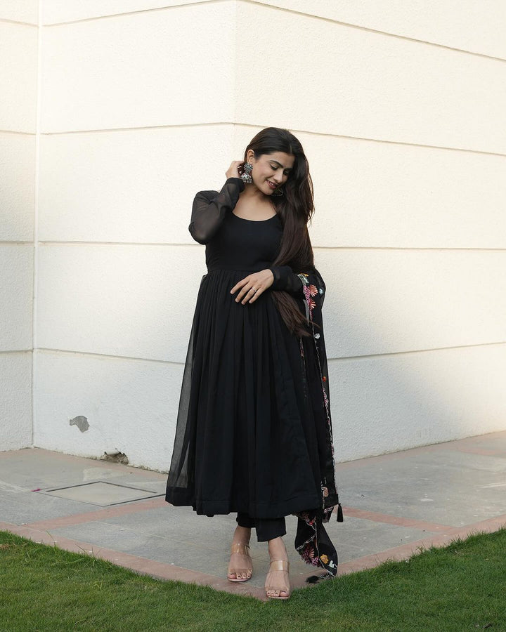 Diksha Mohanpawar in Georgette Black Colour Backless Anarkali Three Piece  Suit