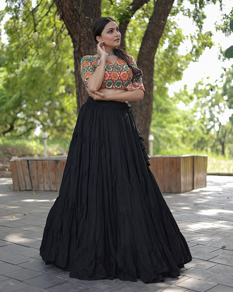 Black Color Traditional Gamthi Work Navratri Wear Choli