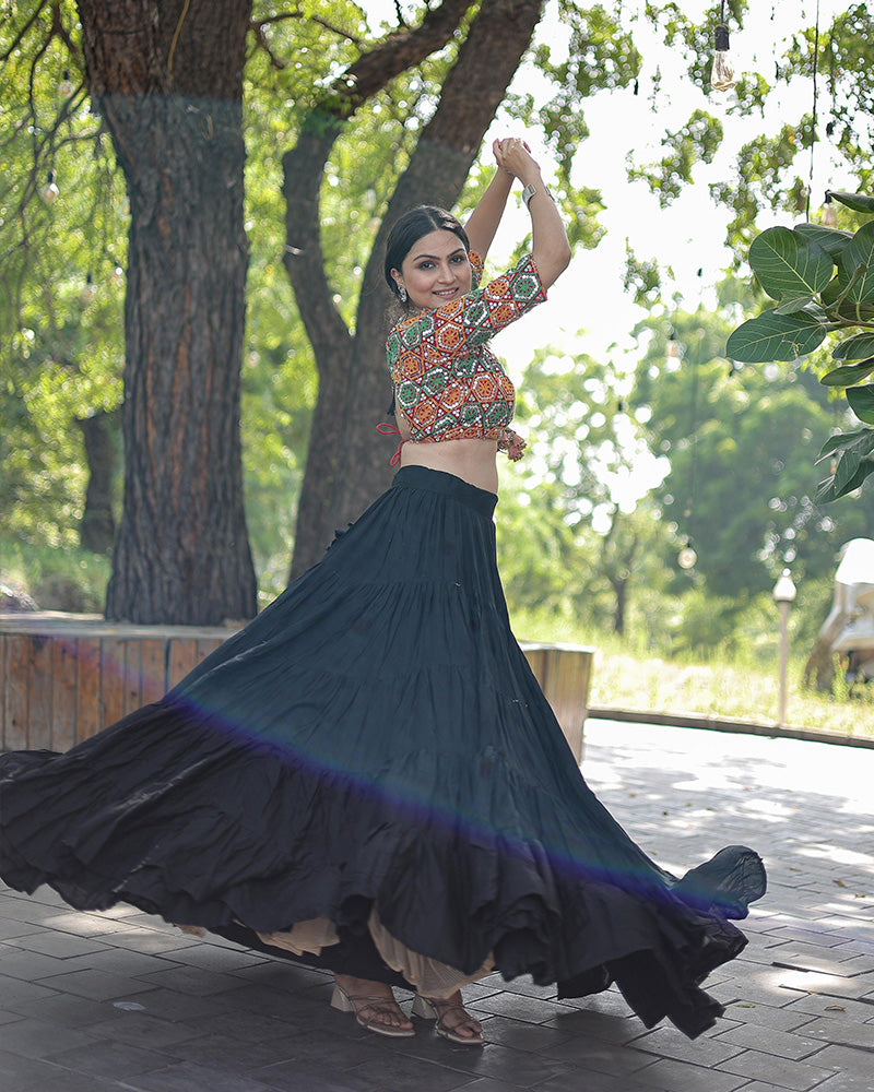 Black Color Traditional Gamthi Work Navratri Wear Choli